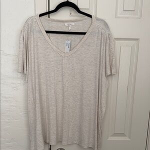 Maurices Light Cream V-Neck Short Sleeve Tee